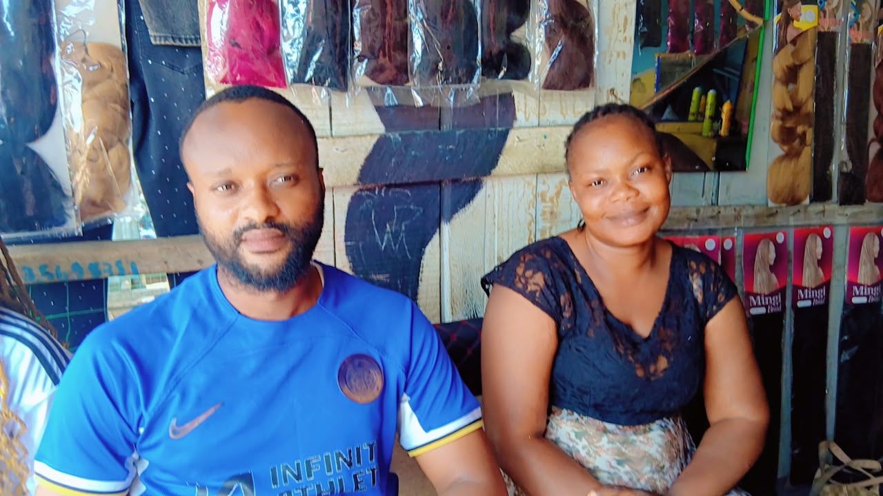 Dans sa boutique, un ancien tâcheron accompagné par le REEJER.