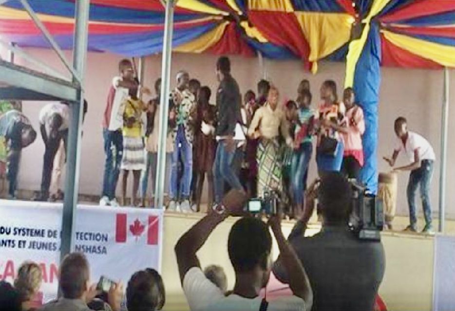 Une scénette jouée par les enfants du centre ORPER.