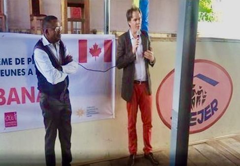 Le coordinateur général du REEJER, Rémy Mafu, et le directeur général de Médecins du Monde Belgique, Pierre Verbeeren.