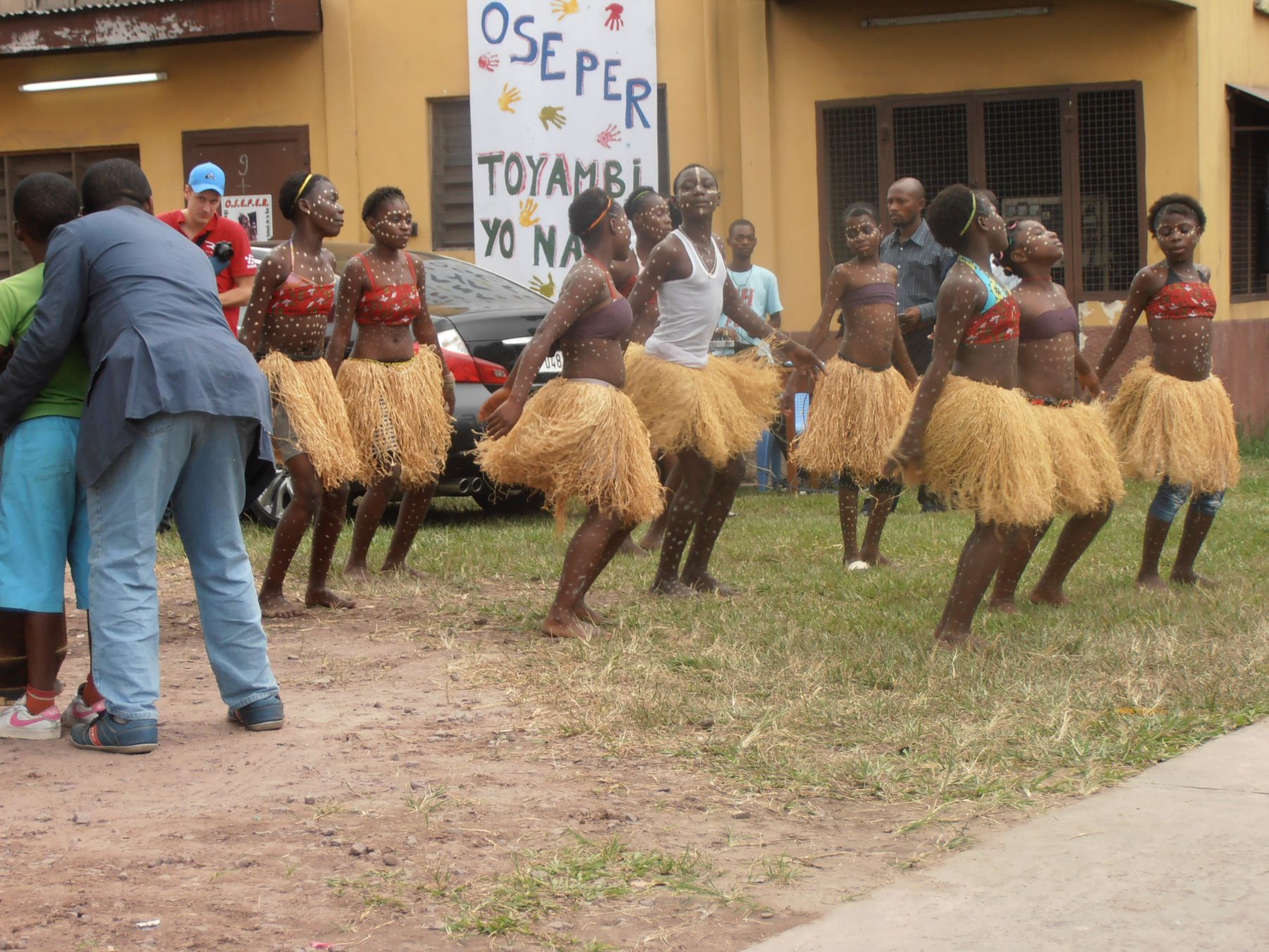 Danses au centre Esengo de l'OSEPER.