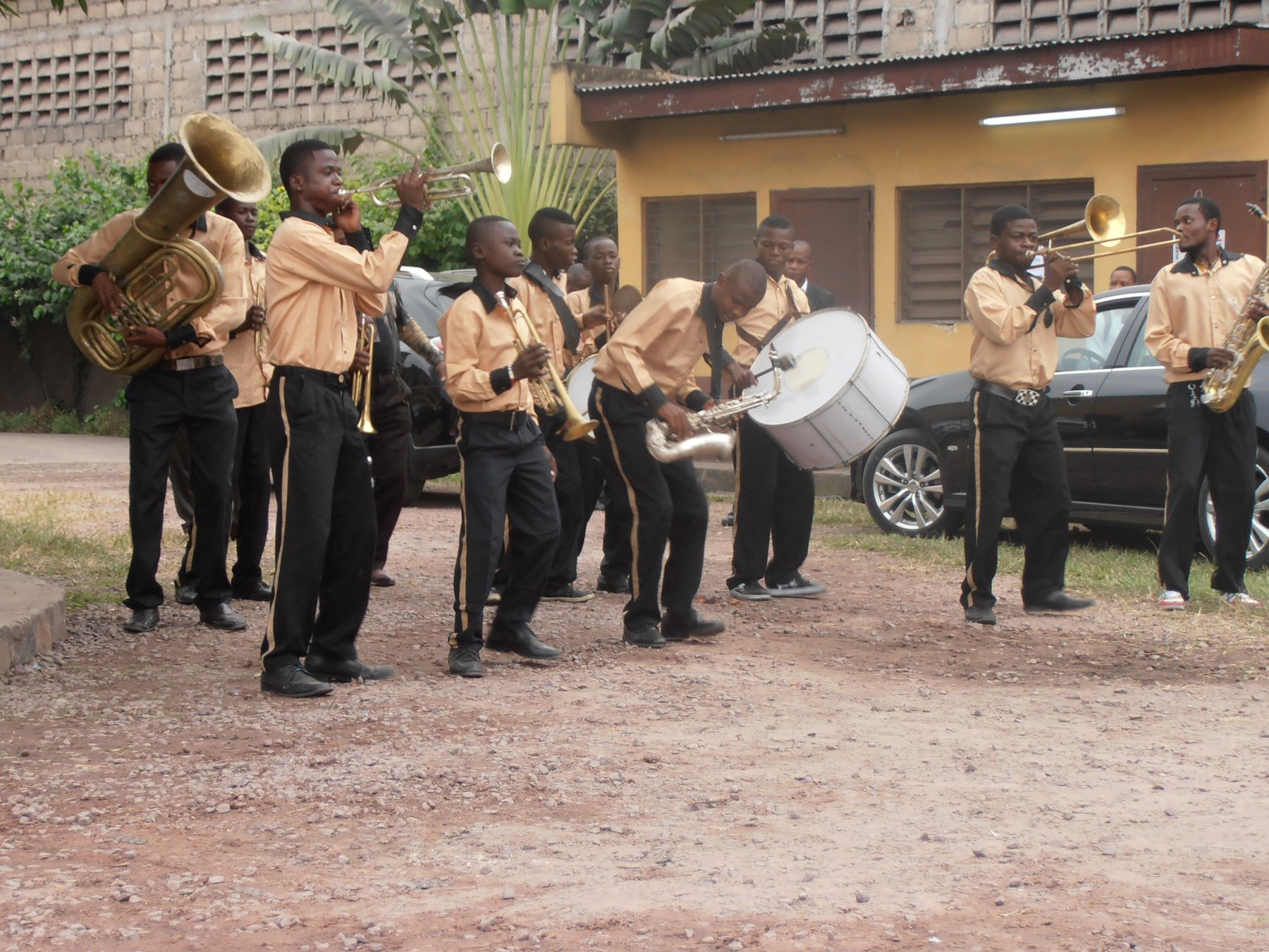 Une fanfare pour l'occasion.
