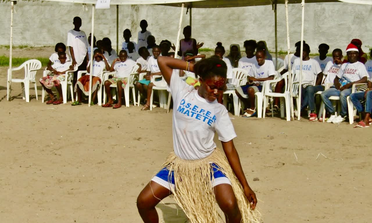 Danse et vie collective dans un centre.