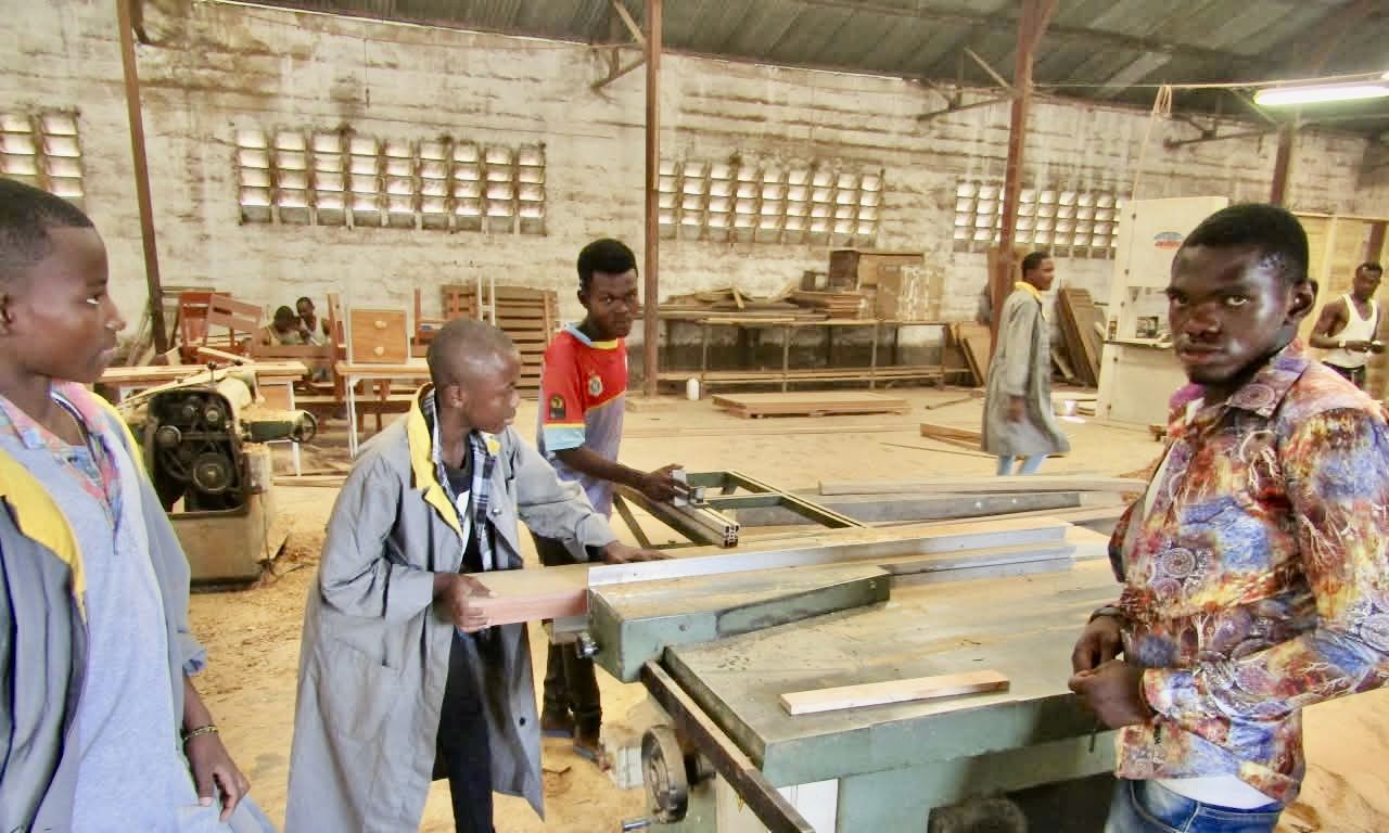 Encadrement des apprentis à l'atelier.